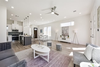 5017 Hardway St, Houston, TX 77092