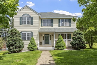 4 Quail Run Dr, Methuen, MA 01844