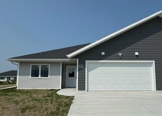 605 Mckinley St SE, Warroad, MN 56763