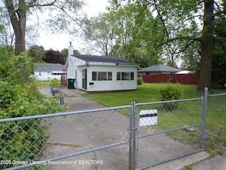 719 Robert St, Lansing, MI 48910