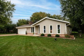W306N6982 Bette Ann Dr, Hartland, WI 53029