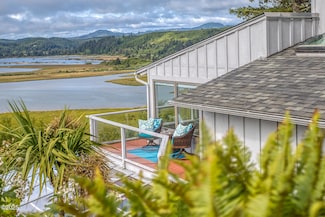 30 Bluffs Ct, Gleneden Beach, OR 97388