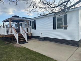 33332 Fern Ct, New Haven, MI 48048