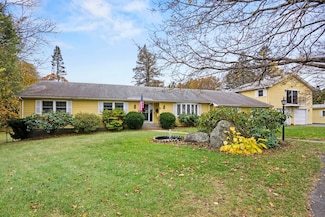 8 Hunter Cir, Shrewsbury, MA 01545