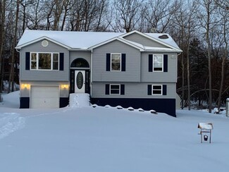 540 Clearview Dr, Long Pond, PA 18334