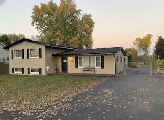 5016 Deland Rd, Flushing, MI 48433