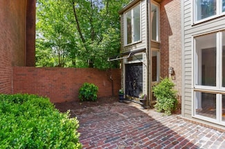 49 Willow Glen NE, Atlanta, GA 30342