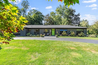 4860 Tullamore Dr, Bloomfield Hills, MI 48304