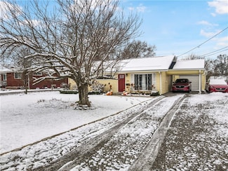 308 Eisenhower Dr, Natrona Heights, PA 15065