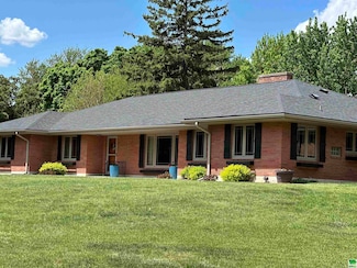 1 Colonial Cir, Storm Lake, IA 50588