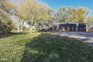 32 Captain Leach Dr, Mandan, ND 58554