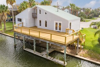 16700 Cormorant Rd, Jamaica Beach, TX 77554