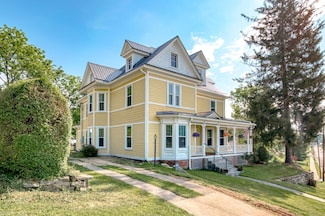 182 5th St NW, Pulaski, VA 24301