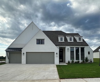 1505 Cedarwood Dr, Claremore, OK 74017