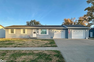 1223 Roland Ave, Chariton, IA 50049