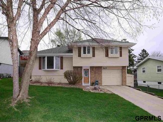 5635 N 93rd St, Omaha, NE 68134