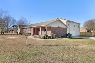209 E Girard Ave, Muscle Shoals, AL 35661