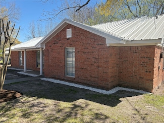 100 Bybee St, Willis, TX 77378