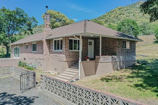 2084 Humbug Creek Rd, Jacksonville, OR 97530