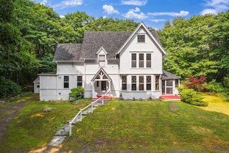 4 Fairbourne Ln, Cape Neddick, ME 03902