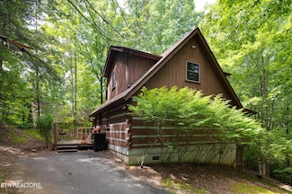 2345 Courtney Ln, Sevierville, TN 37876