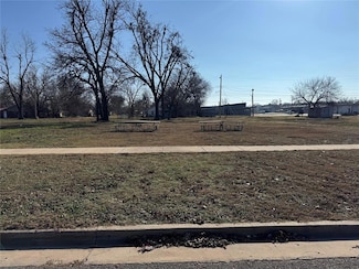 223 E Minnesota Ave, Chickasha, OK 73018