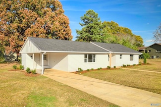 2112 Woodmont Dr SE, Decatur, AL 35601