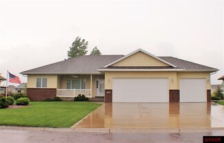 316 Woodhaven Ln, Mankato, MN 56001