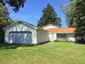 4271 Lake Rd, North Kingsville, OH 44068