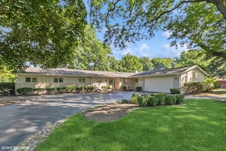332 S Elmwood Ln, Palatine, IL 60067