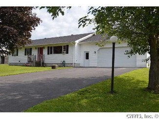 87 Skyline Dr, Oswego, NY 13126