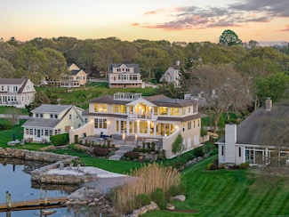 52 Old Rd N, Stonington, CT 06355