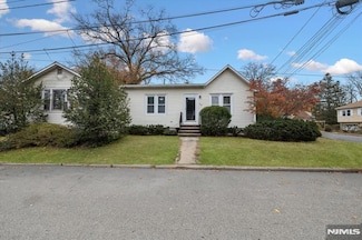 17 Lewis Place, Westwood, NJ 07675
