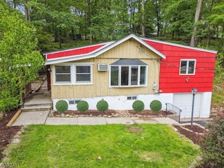 26 Bayview Ave, Hopatcong, NJ 07843