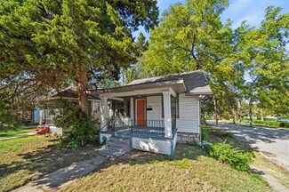 2242 E Gregory Blvd, Kansas City, MO 64132