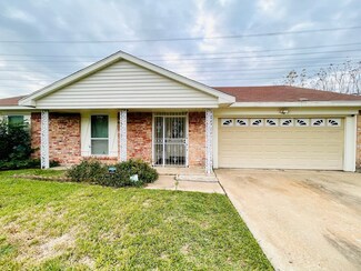 9914 Amblewood Dr, Houston, TX 77099