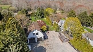 202 Old Mill Ln, Portsmouth, RI 02871
