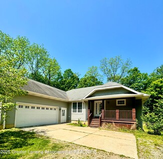 1826 Battle Creek Rd, Charlotte, MI 48813