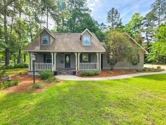 221 Spruce Lake Ln, Thomasville, GA 31757