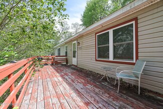 1630 Sunny Side Dr, Tobyhanna, PA 18466