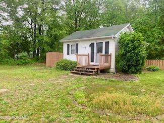 97 Vine St, Bayville, NJ 08721