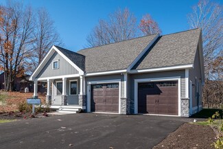 24 Edgewater Dr, Brentwood, NH 03833