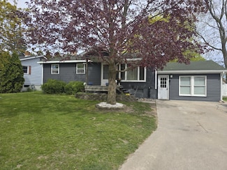 241 N Lawn St, Alpena, MI 49707