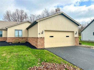1155 Shadow Ridge Dr Unit A, Niles, OH 44446