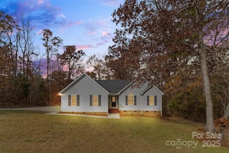 490 Rutledge Dr, Catawba, SC 29704