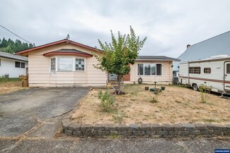532 6th Ave, Sweet Home, OR 97386