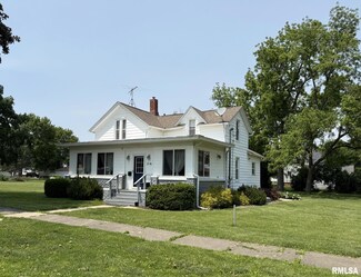 216 E Division St, Galva, IL 61434