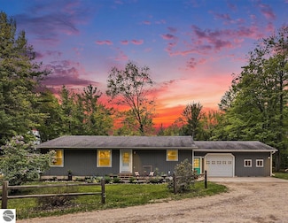6313 E 34 1 2 Rd, Cadillac, MI 49601