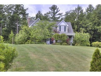 32 Lilac Ln, Sandown, NH 03873