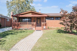 21719 Parkway St, Saint Clair Shores, MI 48082